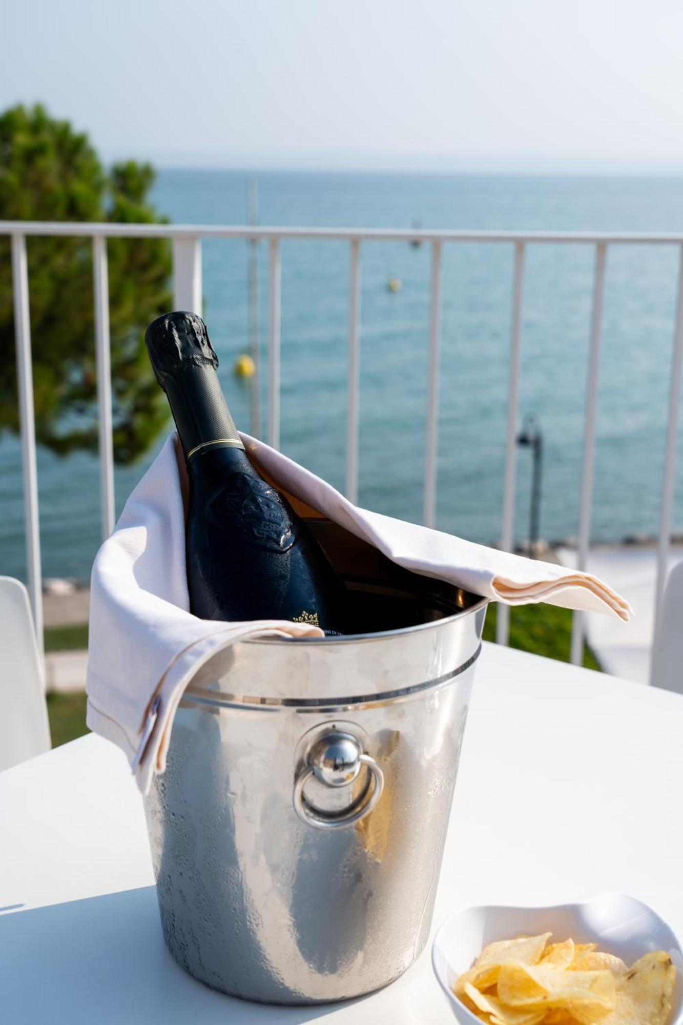 Hotel Ca' Serena Sirmione Esterno foto